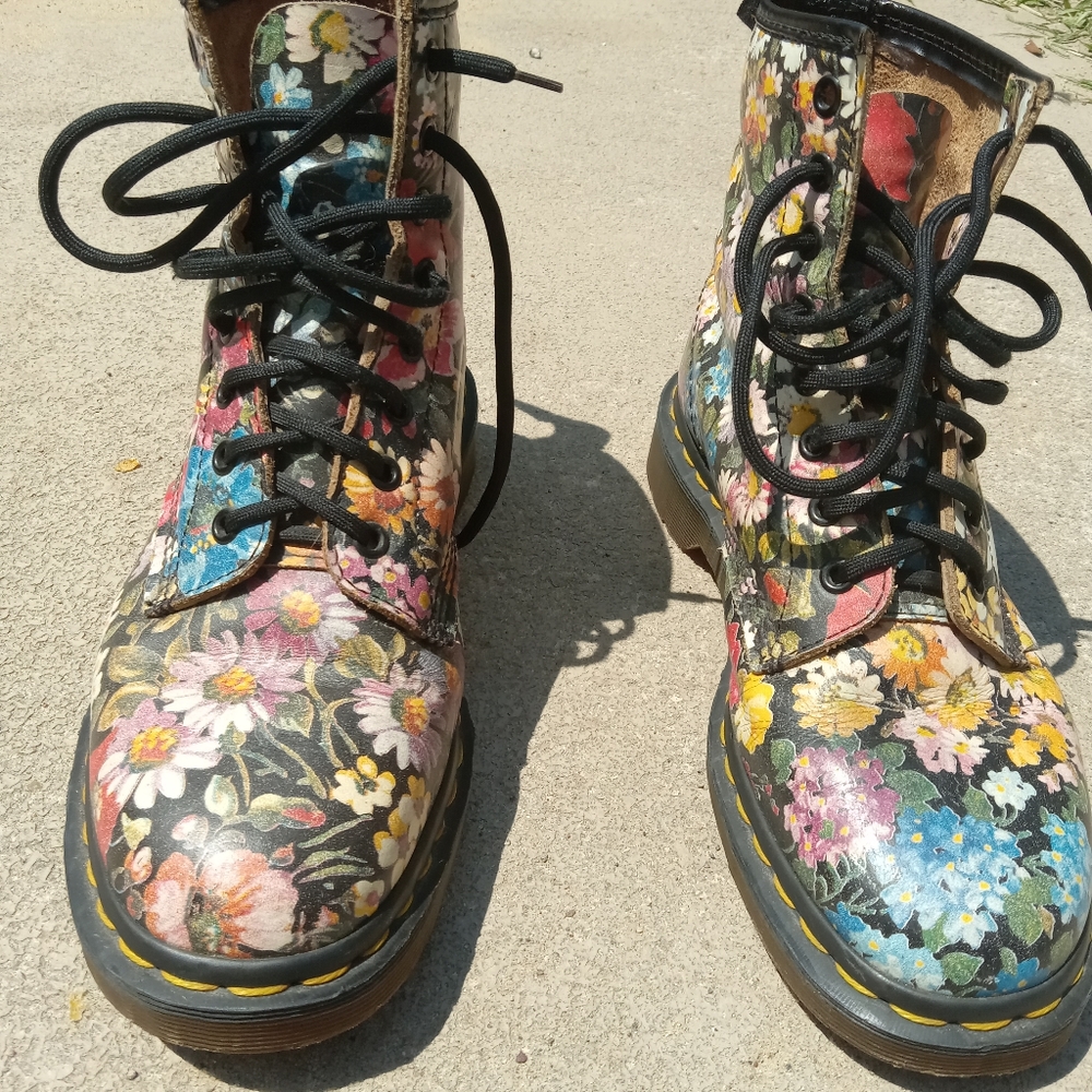 RARE 90S VINTAGE FLORAL DOC MARTENS UK 7 US 9